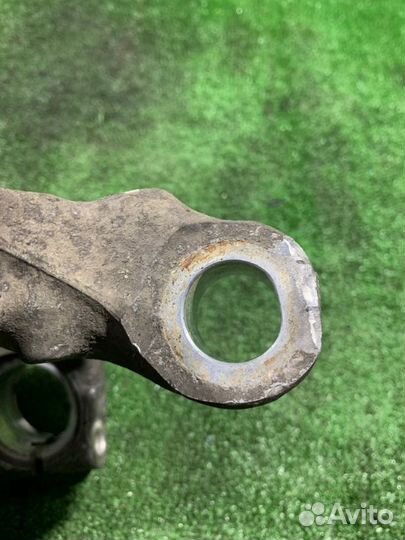 Кулак передний левый Audi A4 B8 CDN 2010