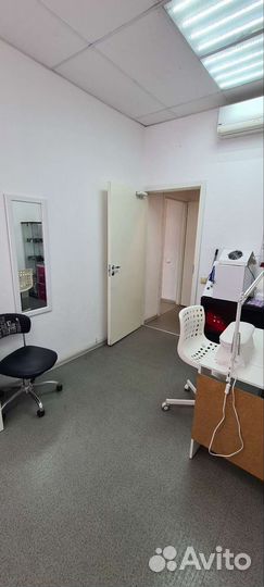 Кабинет в салоне красоты 12 м²