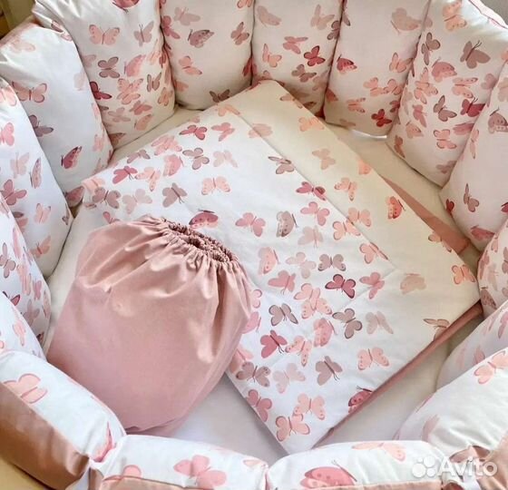 Бортики в кроватку. Косичка. Подушки