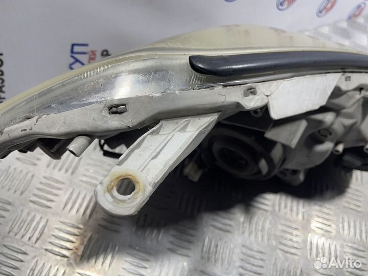 Фара правая Toyota Caldina T240