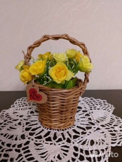 Корзина плетеная из бумажной лозы