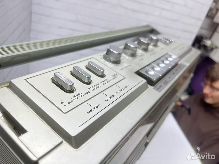 Радиоприемник akai AJ-420FS