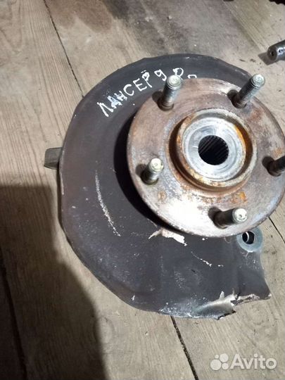 Поворотный кулак правый в сборе Митсубиси Лансер 9