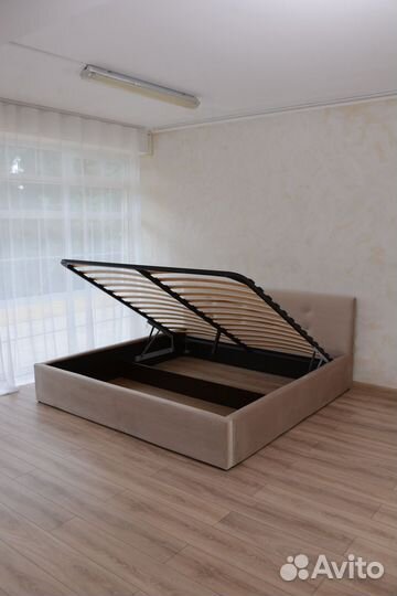 Кровать с подъемным механизмом 180х200