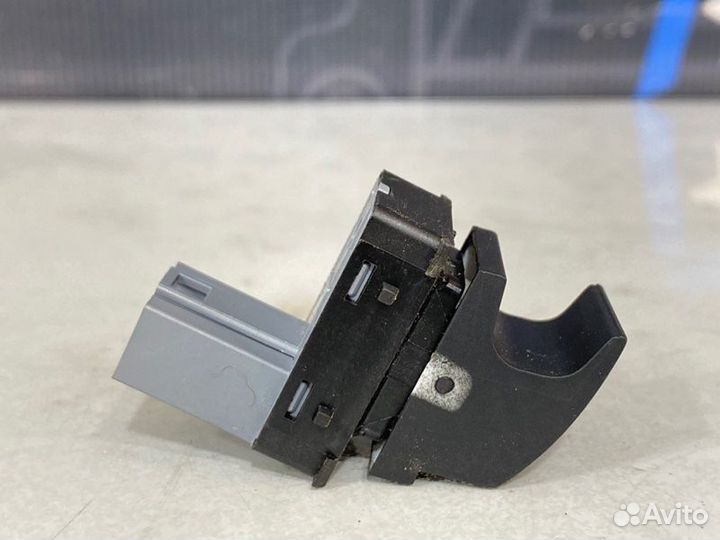 Кнопка стеклоподъемника Volkswagen Passat Variant