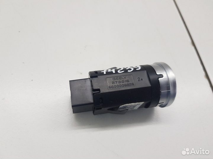 Кнопка запуска двигателя (Geely Coolray)