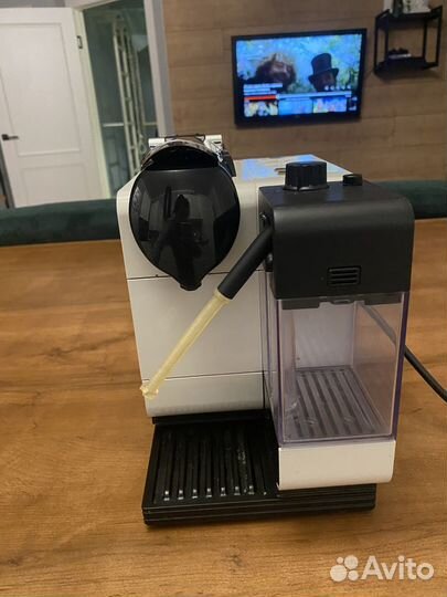 Кофемашина DeLonghi Nespresso Lattissima+ EN 520