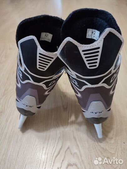 Шлем, коньки, клюшка для хоккея