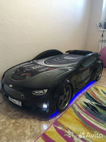 Детская кровать машина