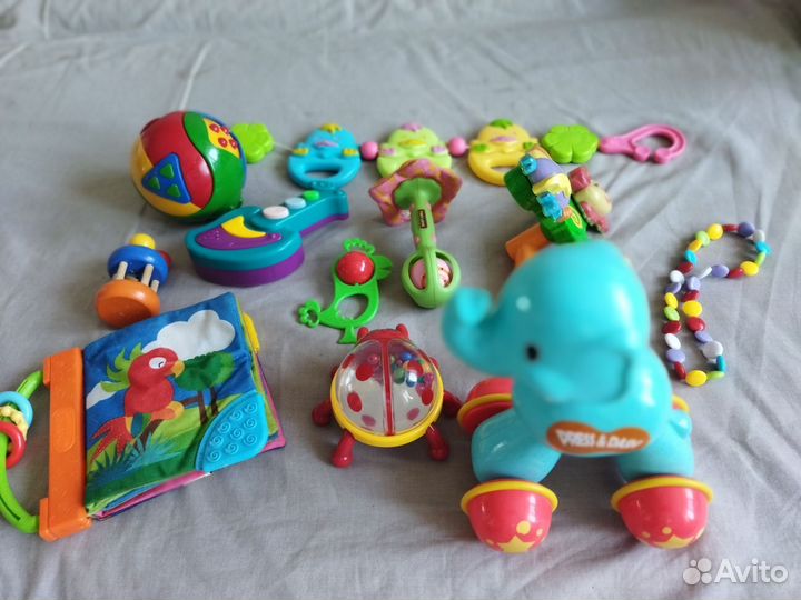 Развивающие игрушки для малышей пакетом