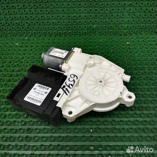 Моторчик стеклоподъемника передний правый