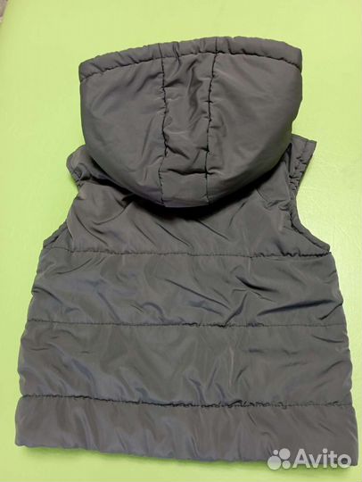 Жилетка с капюшоном на мальчика