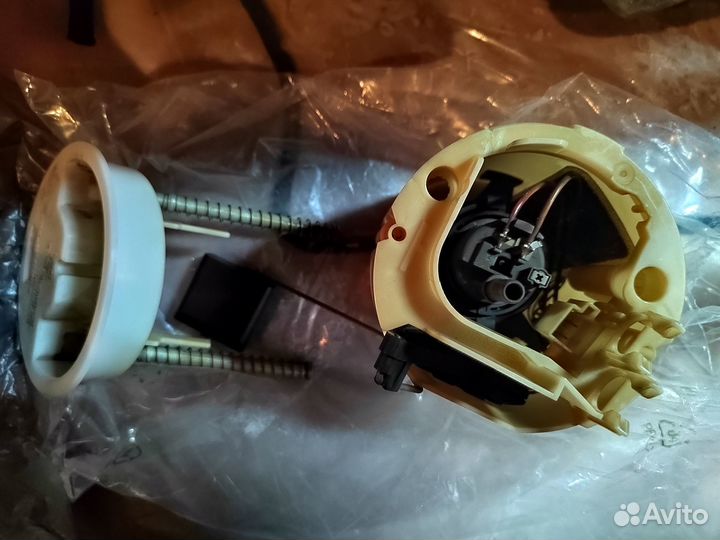 Модуль в сборе с бензонасосом