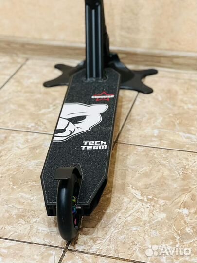 Трюковой самокат tech team comrade