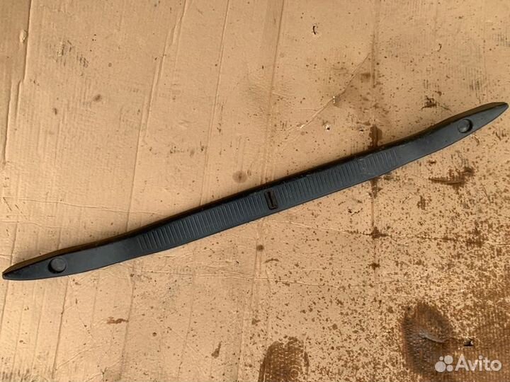 Накладка замка багажника Toyota Vista SV30 3SFE