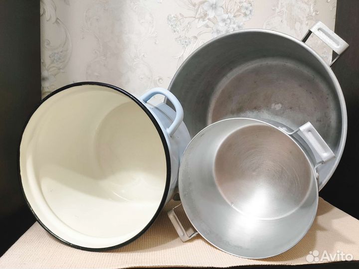 Кастрюли 4,5 литра и 10 литров