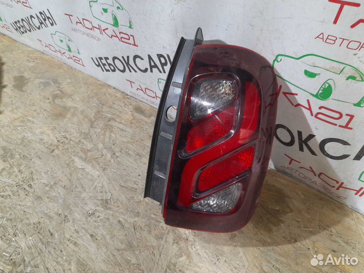 Фонарь правый Renault Duster (2014+)