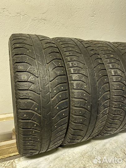 Bridgestone Ice Cruiser 7000 215/60 R17 100T