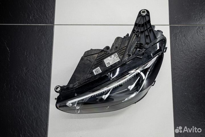 Фара правая оригинальная Mercedes E W213