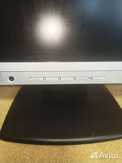 Монитор NEC 17 со встроенными динамиками