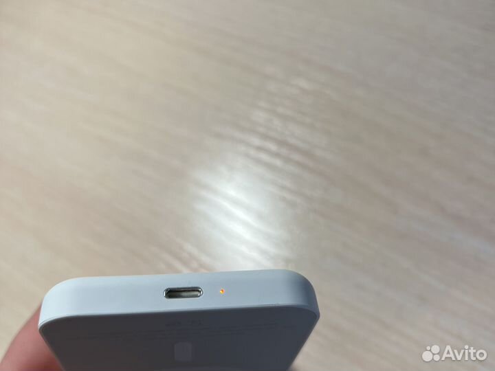 Внешний магнитный аккумулятор MagSafe