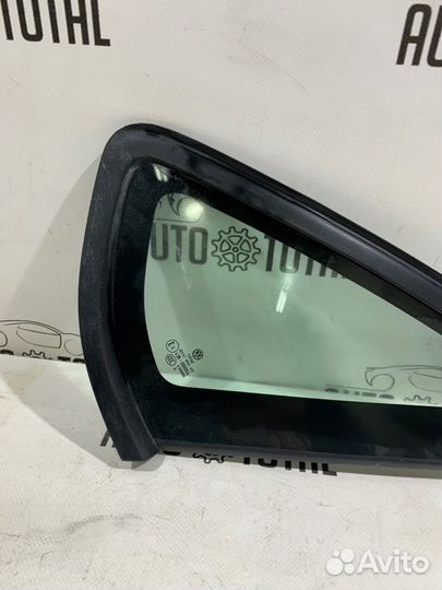 Стекло кузовное заднее правое Volkswagen Polo