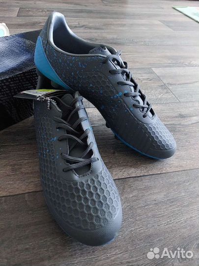 Кроссовки (бутсы)