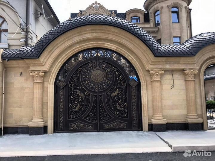 Кованные ворота и калитка в Гунибе