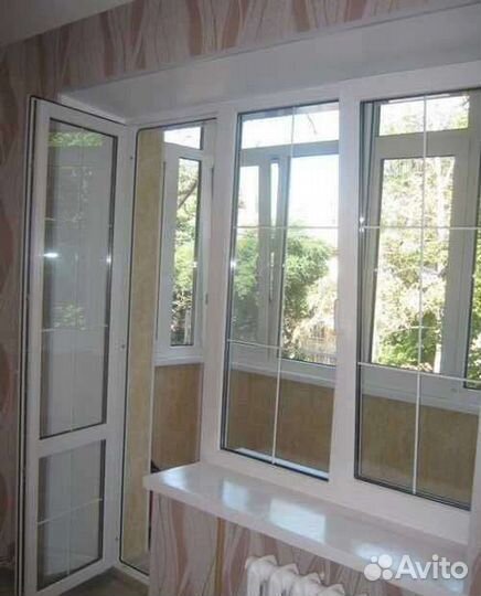 Французский балкон с отделкой, окна с откосами