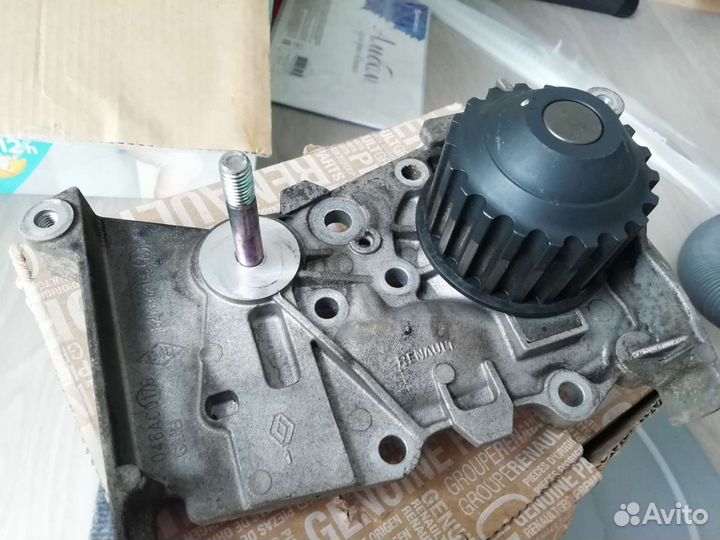 Помпа (Водяной насос) 8200962185 renault nissan