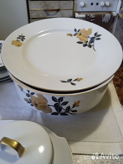 Салатник и большое блюдо