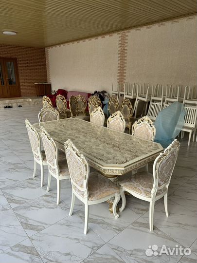 Стол со стульями