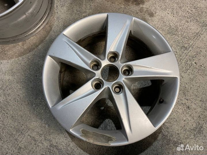 Диски литые на Toyota Camry 5x114.3 R16
