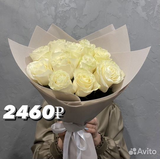 Букет из красных, белых роз