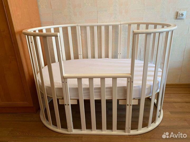Детская кровать с маятником круглая