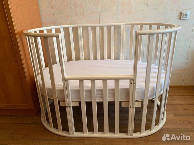 Детская кровать с маятником круглая