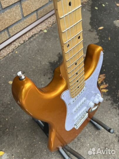 Гитара Fender stratocaster Gold (новая )