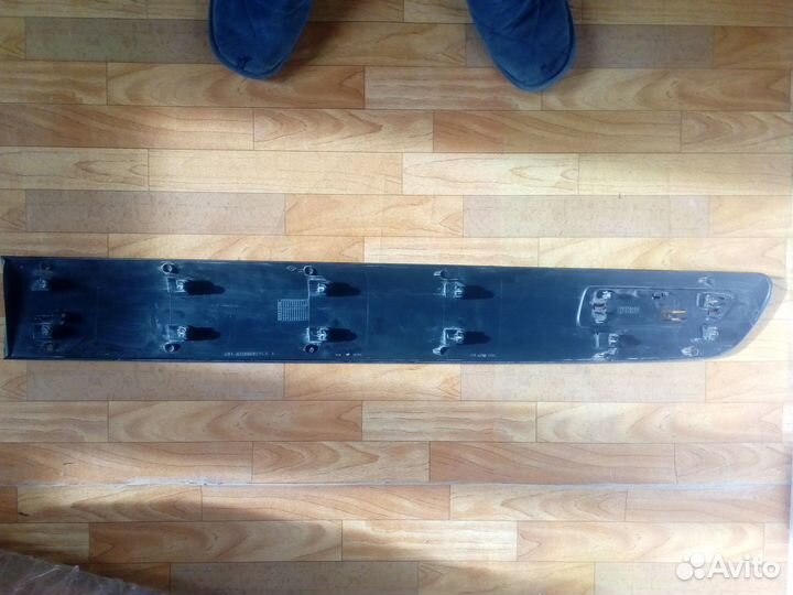 Молдинг передней левой двери