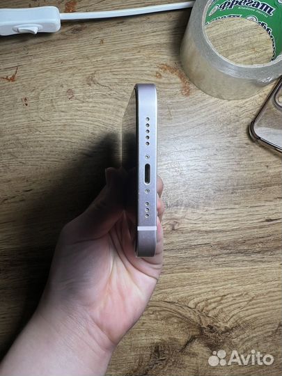 Телефон iPhone 13