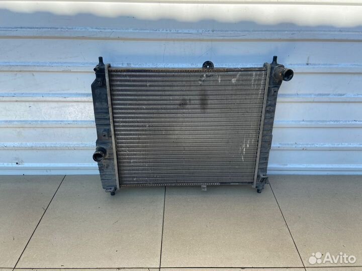 Радиатор охлаждения Chevrolet Авео Т200