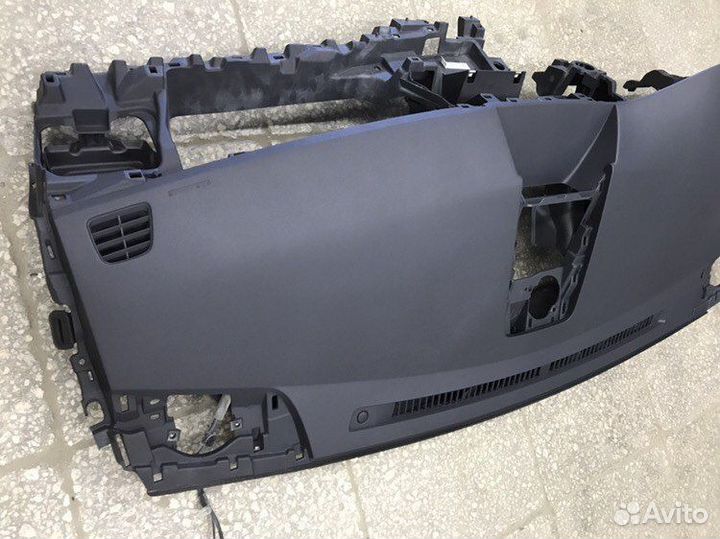Торпедо панель приборов Toyota Sienna