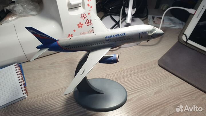 Модель самолета Sukhoi Superjet 100