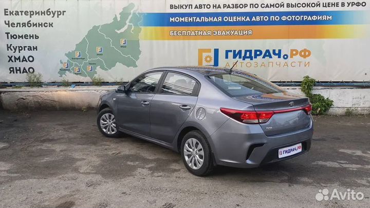 Рамка магнитолы Kia Rio 4 (FB) 84740H0100WK