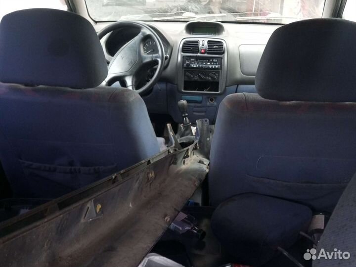 Митсубиси Спейс стар