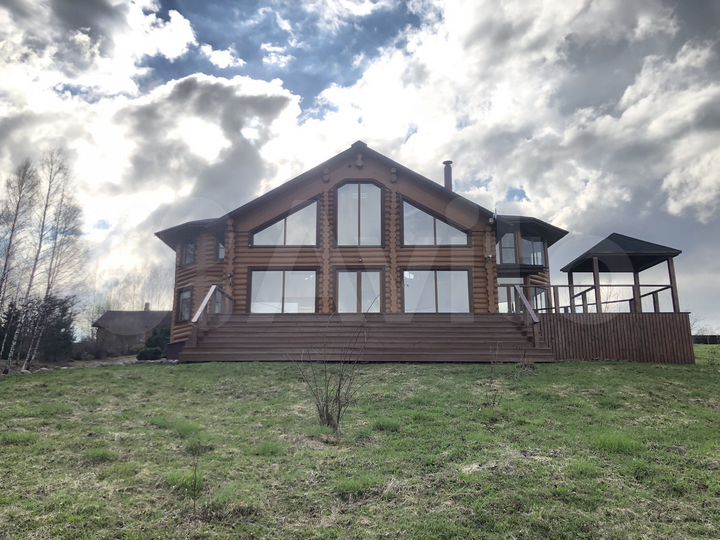 Дом 216 м² на участке 1,48 га