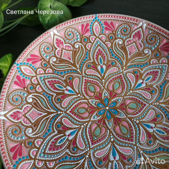 Декоративная тарелка с ручной росписью