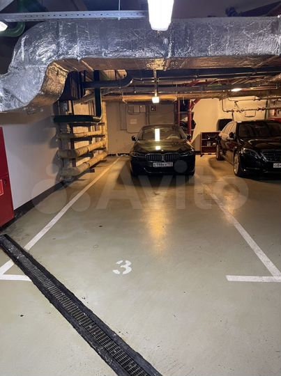 Машиноместо, > 30 м²