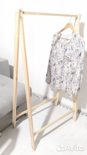 Вешалка напольная деревянная