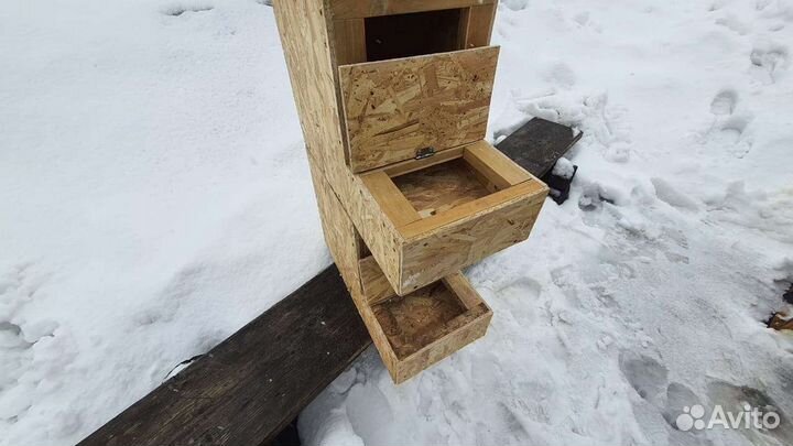 Гнездо для кур несушек с яйцесборником