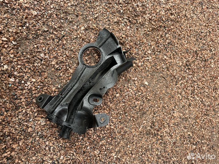 BMW m5 F90 M8 уплотнитель капота 51767349602